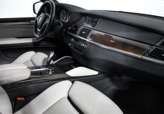 Подержанный автомобиль BMW X6 2011 года (13 фото)