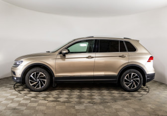 Подержанный автомобиль Volkswagen Tiguan 2018 года (8 фото)
