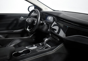 Подержанный автомобиль Omoda S5 2024 года (12 фото)