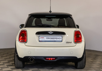 Подержанный автомобиль MINI Hatch 2017 года (6 фото)