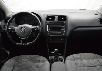 Подержанный автомобиль Volkswagen Polo Sedan 2017 года (14 фото)