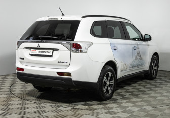 Подержанный автомобиль Mitsubishi Outlander 2012 года (5 фото)