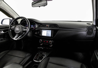 Подержанный автомобиль Kia Rio Hatchback 2018 года (9 фото)