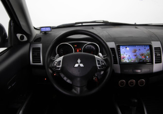 Подержанный автомобиль Mitsubishi Outlander 2008 года (10 фото)