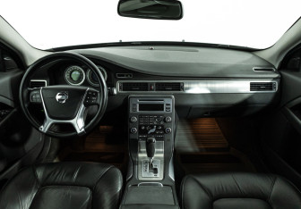 Подержанный автомобиль Volvo XC70 2011 года (13 фото)