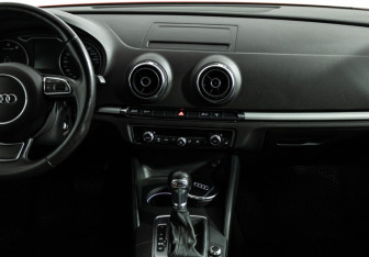 Подержанный автомобиль Audi A3 Sedan 2015 года (14 фото)