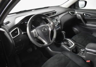 Подержанный автомобиль Nissan X-Trail 2015 года (9 фото)