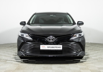 Подержанный автомобиль Toyota Camry Sedan 2019 года (2 фото)