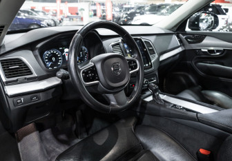 Подержанный автомобиль Volvo XC90 2021 года (16 фото)
