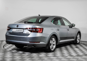 Подержанный автомобиль Skoda Superb Liftback 2016 года (5 фото)