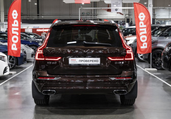 Подержанный автомобиль Volvo XC60 2019 года (9 фото)