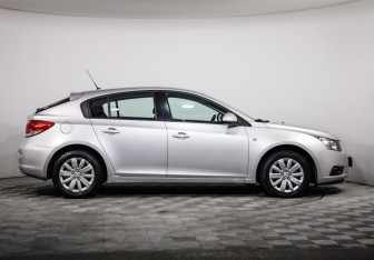Подержанный автомобиль Chevrolet Cruze Hatchback 2012 года (4 фото)