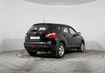 Подержанный автомобиль Nissan Qashqai 2012 года (5 фото)
