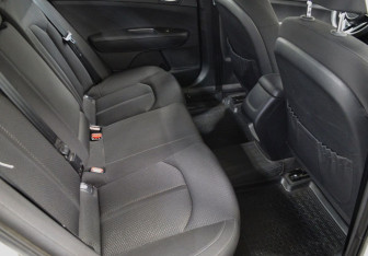 Подержанный автомобиль Kia Optima Sedan 2019 года (13 фото)