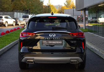 Подержанный автомобиль Infiniti QX50 2018 года (6 фото)