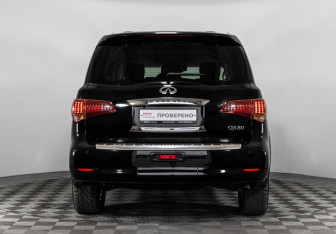 Подержанный автомобиль Infiniti QX80 2016 года (8 фото)