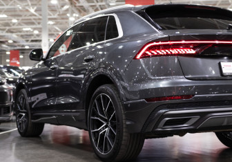 Подержанный автомобиль Audi Q8 2020 года (12 фото)