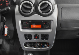 Подержанный автомобиль Renault Sandero 2013 года (14 фото)