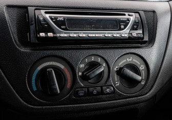 Подержанный автомобиль Mitsubishi Lancer Wagon 2004 года (12 фото)