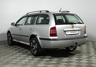 Подержанный автомобиль Skoda Octavia Wagon 2009 года (7 фото)