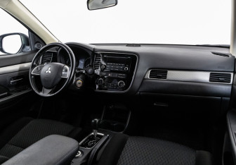 Подержанный автомобиль Mitsubishi Outlander 2012 года (9 фото)
