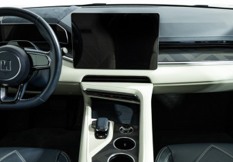 Подержанный автомобиль Zeekr 001 2022 года (14 фото)