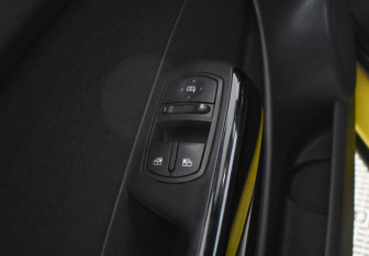 Подержанный автомобиль Opel Corsa 2012 года (19 фото)