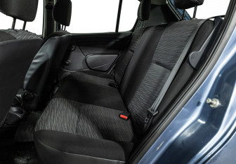 Подержанный автомобиль Renault Sandero 2012 года (10 фото)