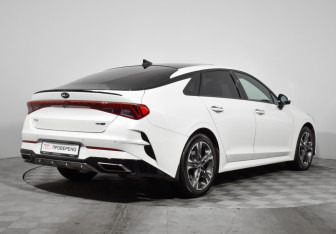 Подержанный автомобиль Kia K5 2021 года (5 фото)