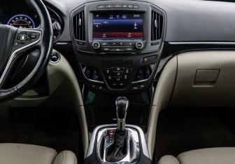 Подержанный автомобиль Opel Insignia Wagon 2014 года (11 фото)