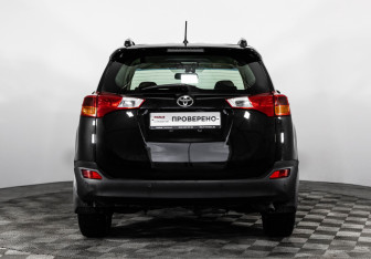 Подержанный автомобиль Toyota RAV4 2014 года (6 фото)