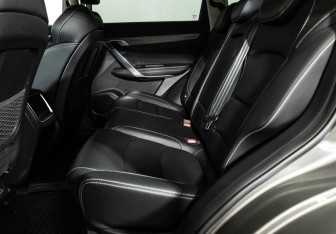 Подержанный автомобиль Geely Atlas Pro 2023 года (10 фото)
