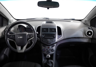 Подержанный автомобиль Chevrolet Aveo Sedan 2012 года (8 фото)