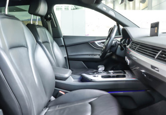 Подержанный автомобиль Audi Q7 2015 года (24 фото)