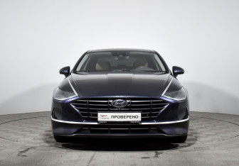 Подержанный автомобиль Hyundai Sonata 2020 года (2 фото)