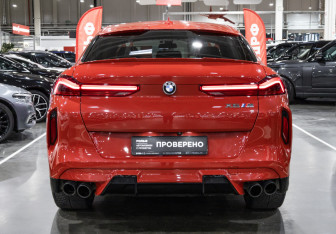 Подержанный автомобиль BMW X6 M 2021 года (15 фото)