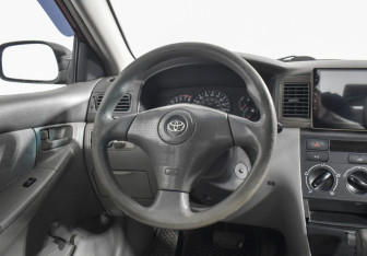 Подержанный автомобиль Toyota Corolla Sedan 2002 года (13 фото)