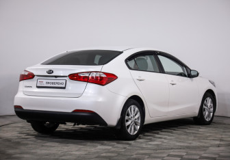 Подержанный автомобиль Kia Cerato Sedan 2015 года (5 фото)