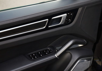 Подержанный автомобиль Porsche Cayenne 2019 года (28 фото)