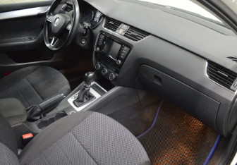 Подержанный автомобиль Skoda Octavia Liftback 2014 года (12 фото)