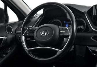 Подержанный автомобиль Hyundai Sonata 2020 года (16 фото)