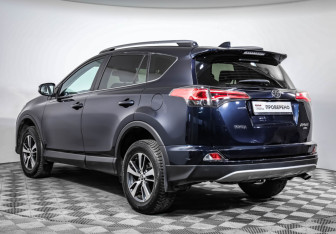 Подержанный автомобиль Toyota RAV4 2018 года (7 фото)