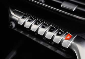 Подержанный автомобиль Peugeot 3008 2019 года (18 фото)