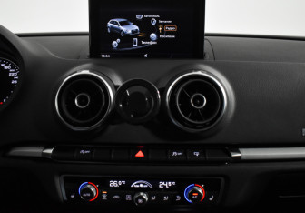 Подержанный автомобиль Audi A3 Hatchback 2016 года (15 фото)