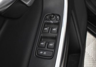 Подержанный автомобиль Volvo XC60 2012 года (18 фото)