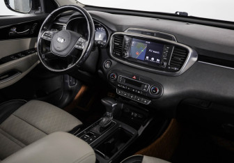 Подержанный автомобиль Kia Sorento 2018 года (9 фото)