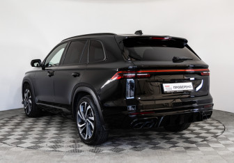 Подержанный автомобиль Geely Monjaro 2023 года (7 фото)