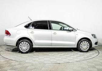 Подержанный автомобиль Volkswagen Polo Sedan 2014 года (4 фото)