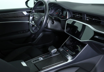 Подержанный автомобиль Audi A6 Sedan 2020 года (10 фото)