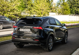 Подержанный автомобиль Lexus NX 2017 года (6 фото)